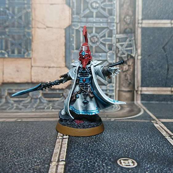 Warhammer 40000: Craftworlds: Farseer. Окрашенная миниатюра в сборе.